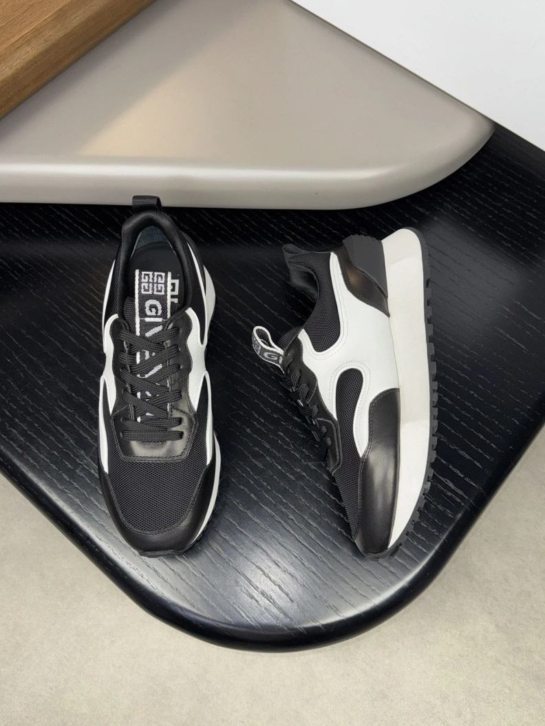Classic Gxvxnchy Sneakers 152182