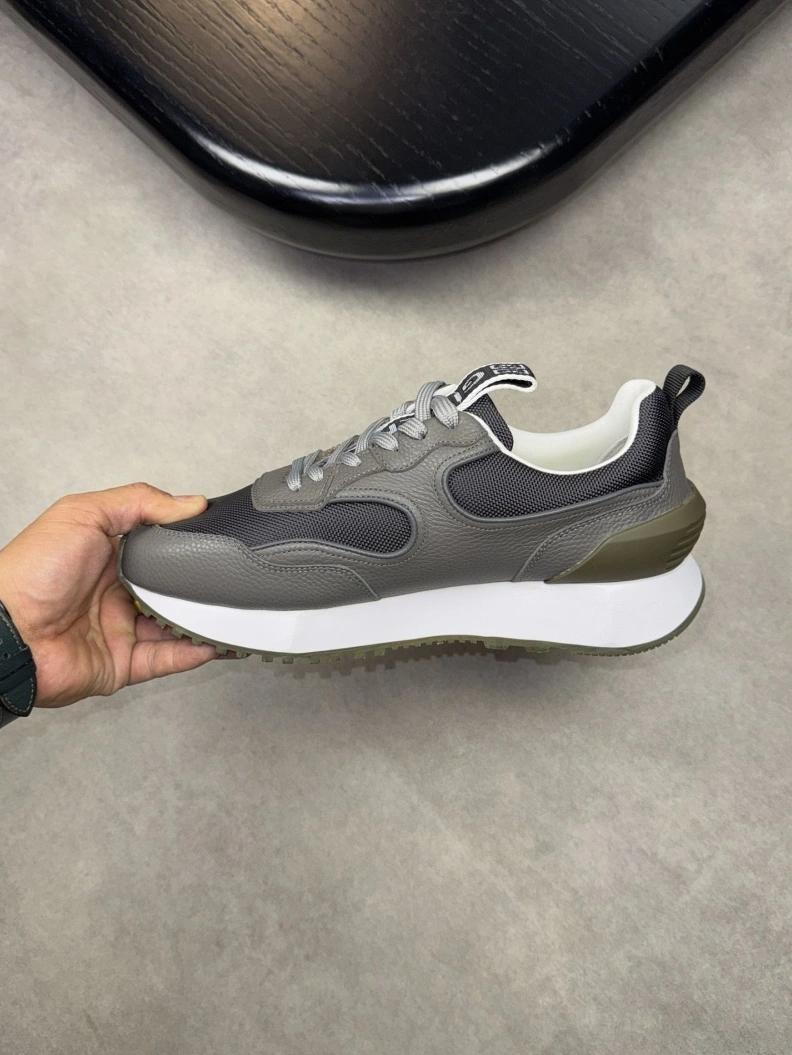 Affordable Gxvxnchy Sneakers 152178