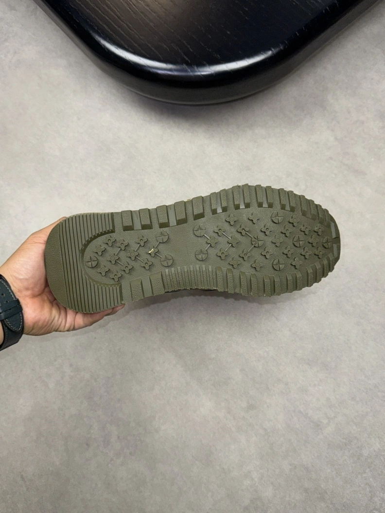 Affordable Gxvxnchy Sneakers 152178