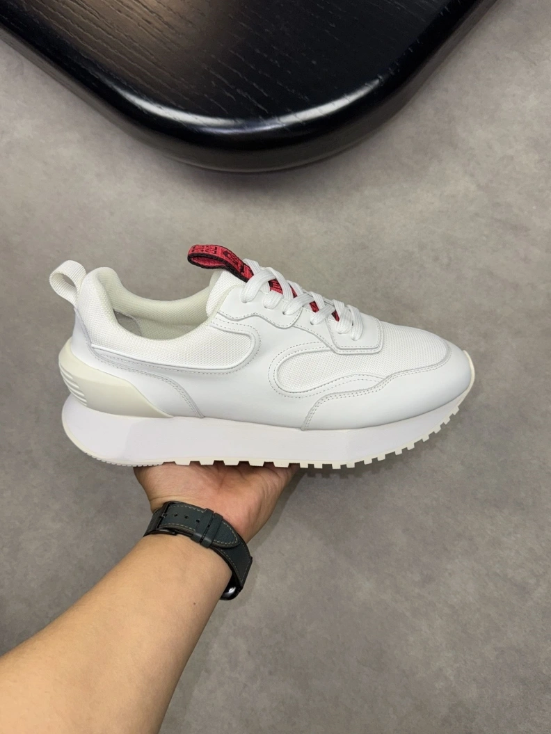 Vibrant Gxvxnchy Sneakers 152177