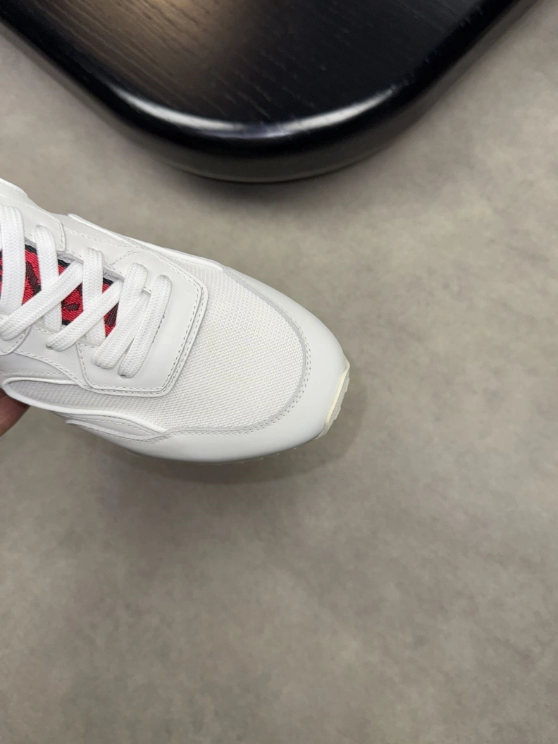 Vibrant Gxvxnchy Sneakers 152177