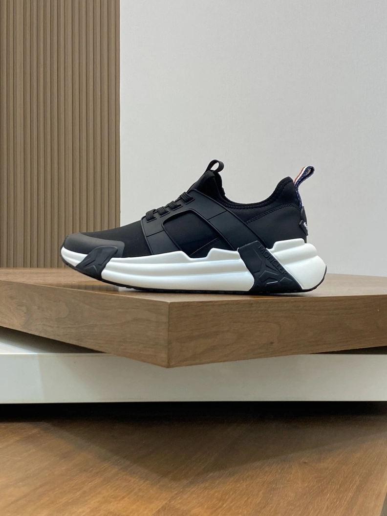 Trendsetting Mxnclxr Sneakers 197277
