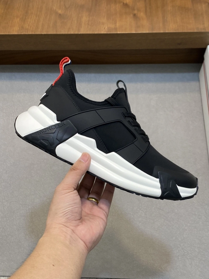 Trendsetting Mxnclxr Sneakers 197277