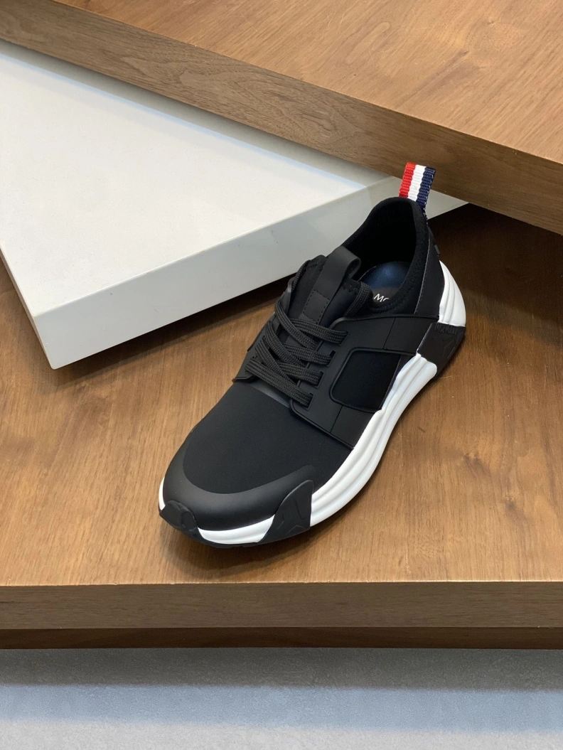 Trendsetting Mxnclxr Sneakers 197277