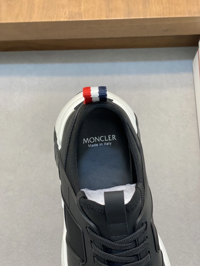 Trendsetting Mxnclxr Sneakers 197277