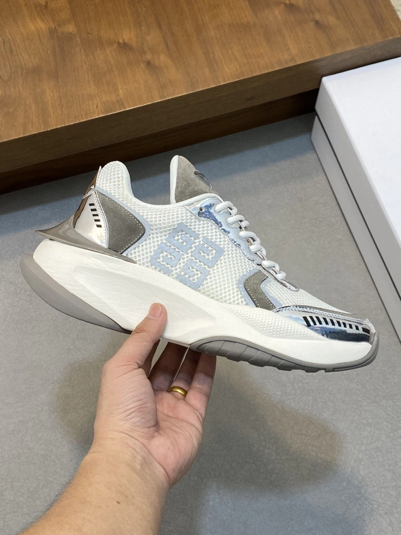 Breathable Gxvxnchy Sneakers 152175