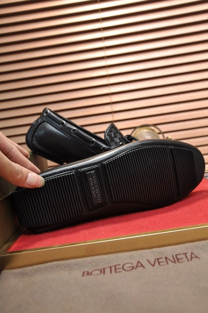 Bold Bxttxga Vxnxta Leather Shoes 112466
