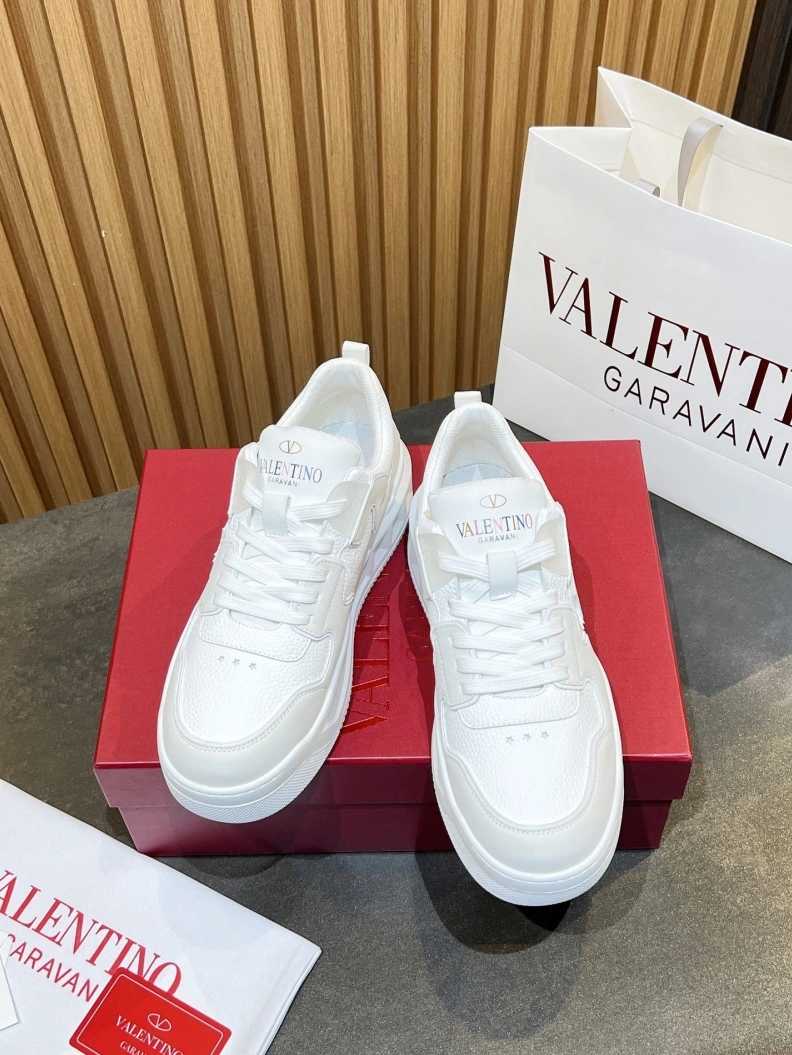 Vibrant Vxlxntino Sneakers 229023