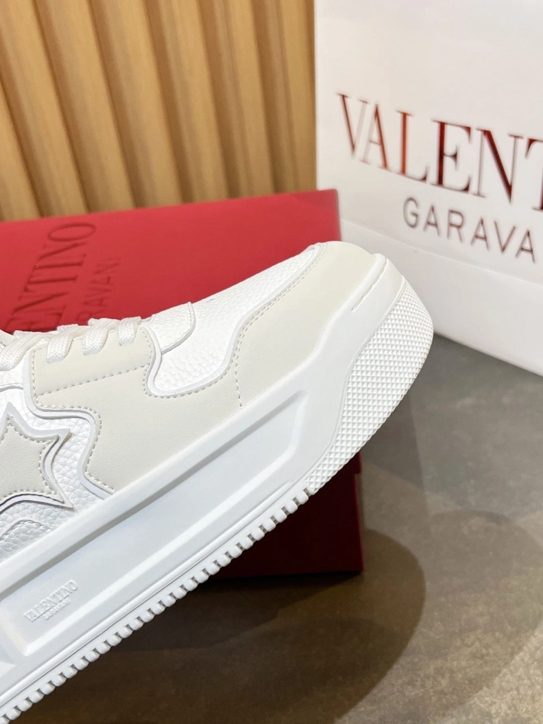Vibrant Vxlxntino Sneakers 229023