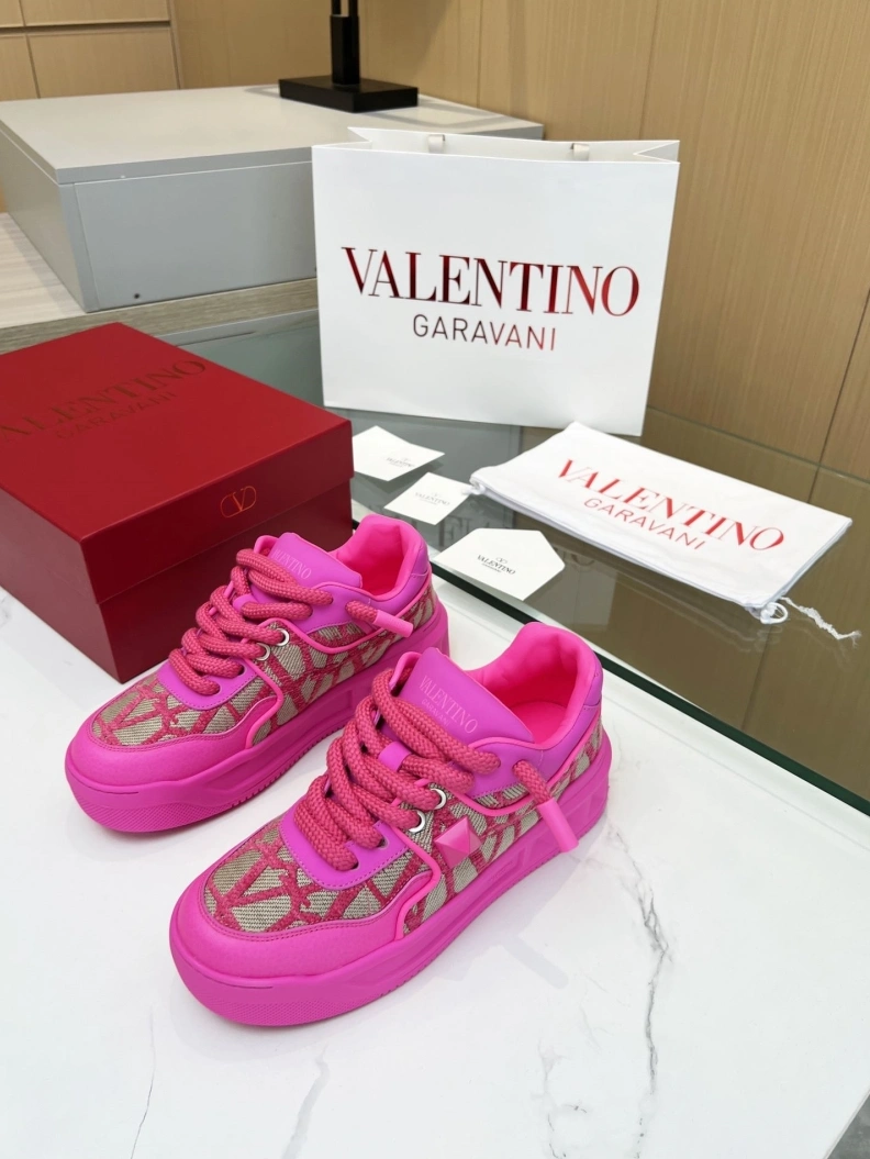 Versatile Vxlxntino Sneakers 229011