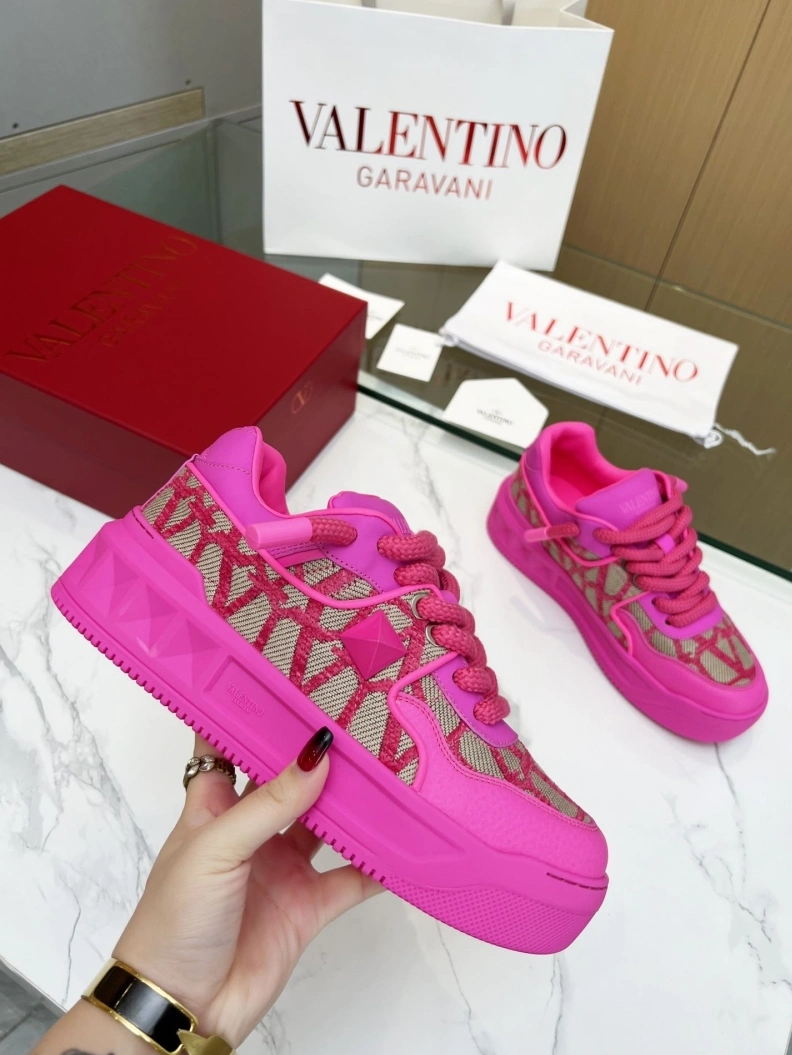 Versatile Vxlxntino Sneakers 229011
