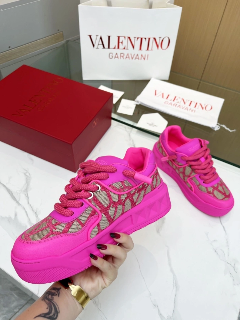 Versatile Vxlxntino Sneakers 229011