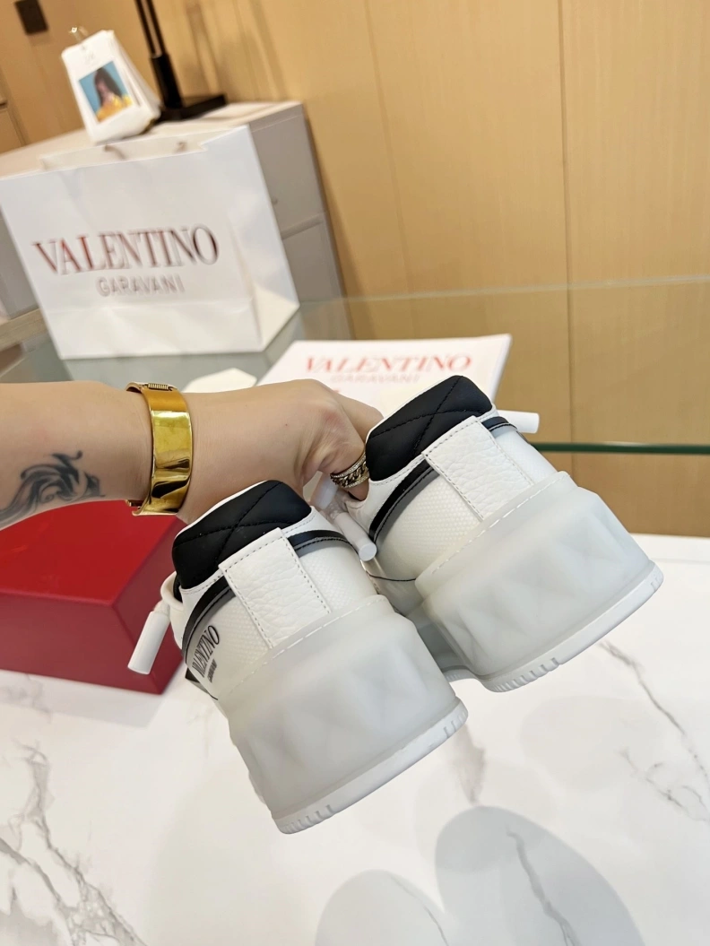 Comfortable Vxlxntino Sneakers 229009