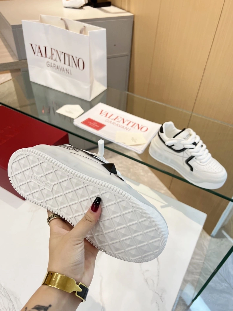 Comfortable Vxlxntino Sneakers 229009