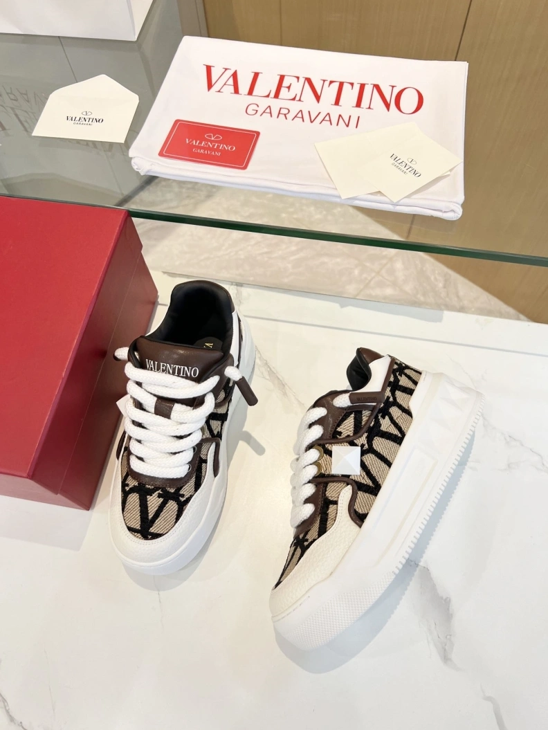 Vibrant Vxlxntino Sneakers 229006