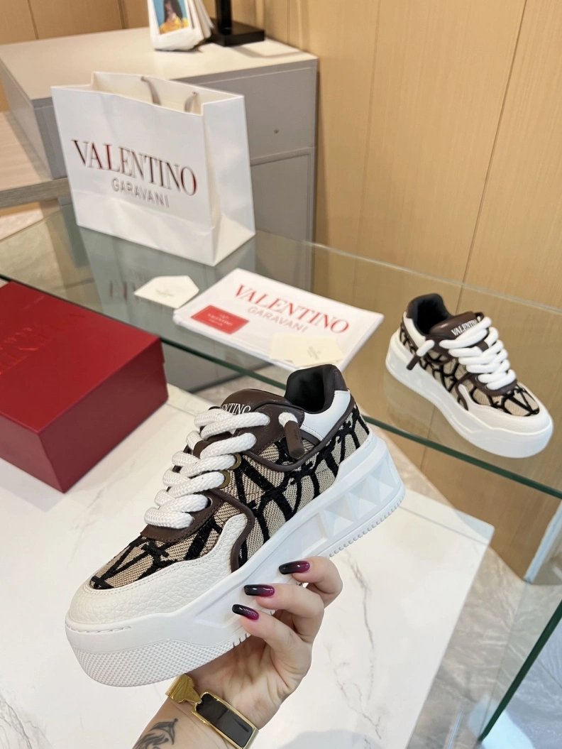 Vibrant Vxlxntino Sneakers 229006