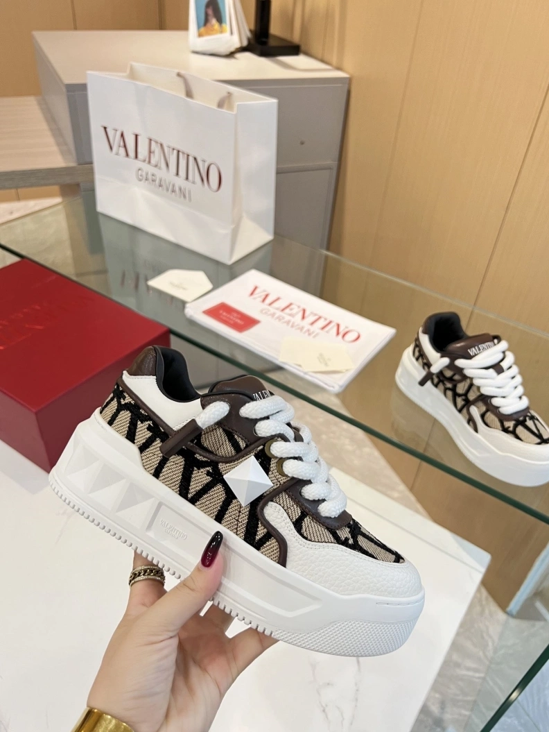 Vibrant Vxlxntino Sneakers 229006