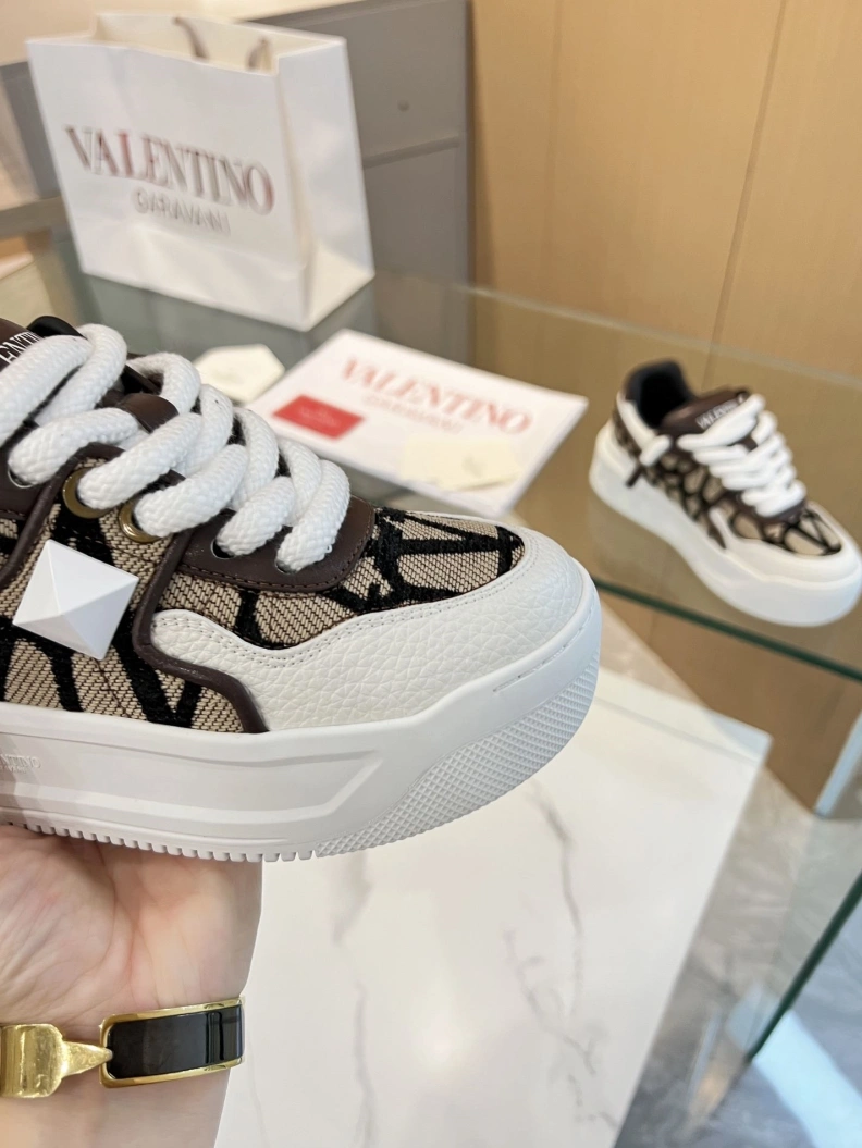 Vibrant Vxlxntino Sneakers 229006