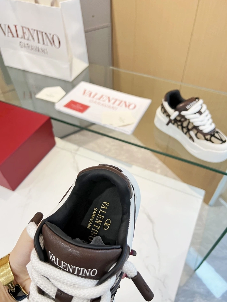 Vibrant Vxlxntino Sneakers 229006