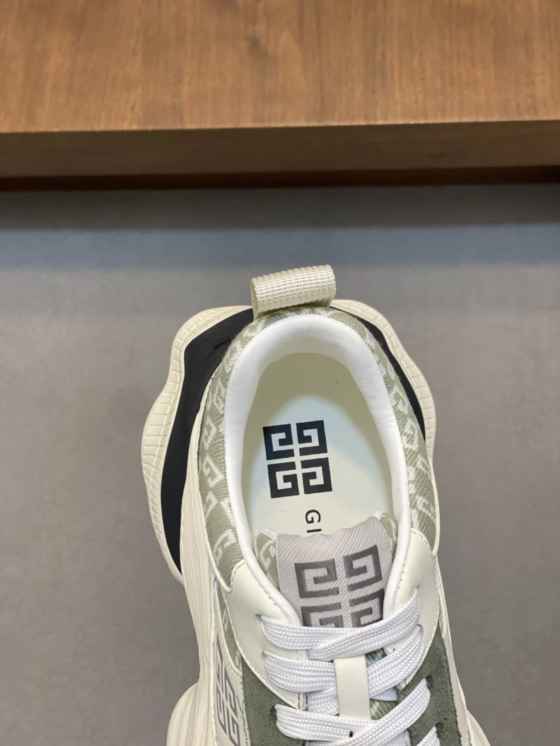 Gxvxnchy Sneakers Durable 152171