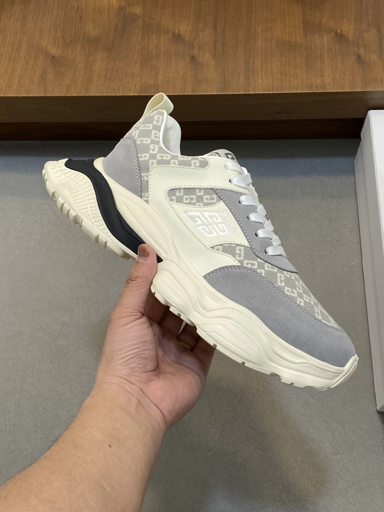 Gxvxnchy Sneakers Bold 152173