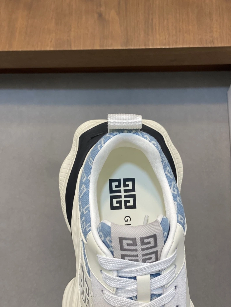 Gxvxnchy Sneakers Timeless 152170