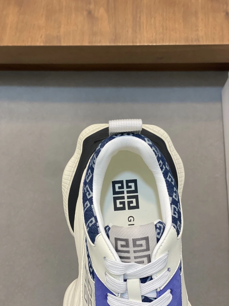 Gxvxnchy Sneakers Classic 152169