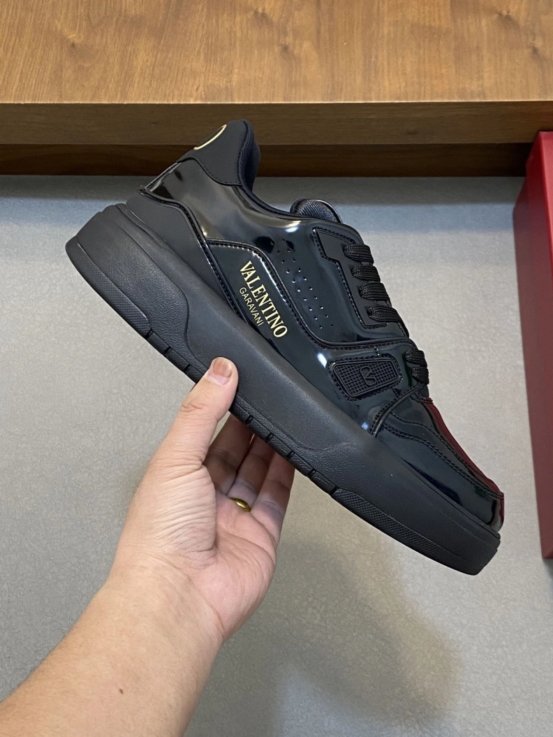 Classic Vxlxntino Sneakers 228973