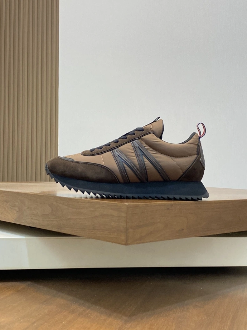 GoAnywhere Mxnclxr Sneakers 197270