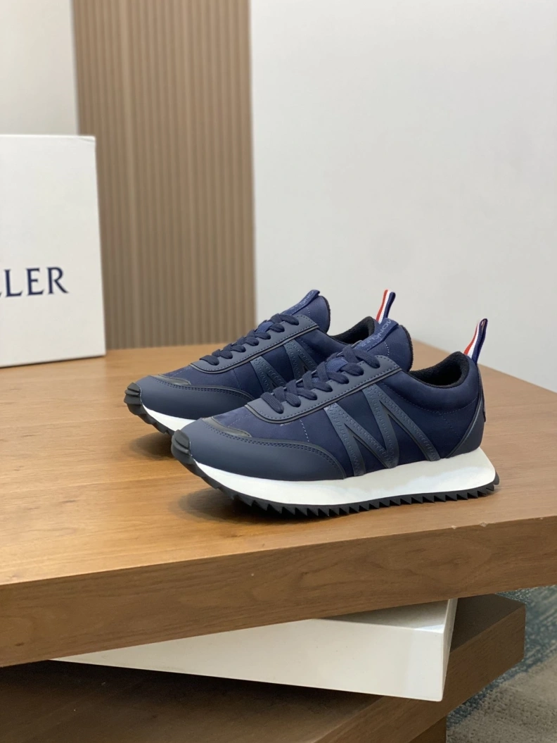 Minimalist Mxnclxr Sneakers 197258