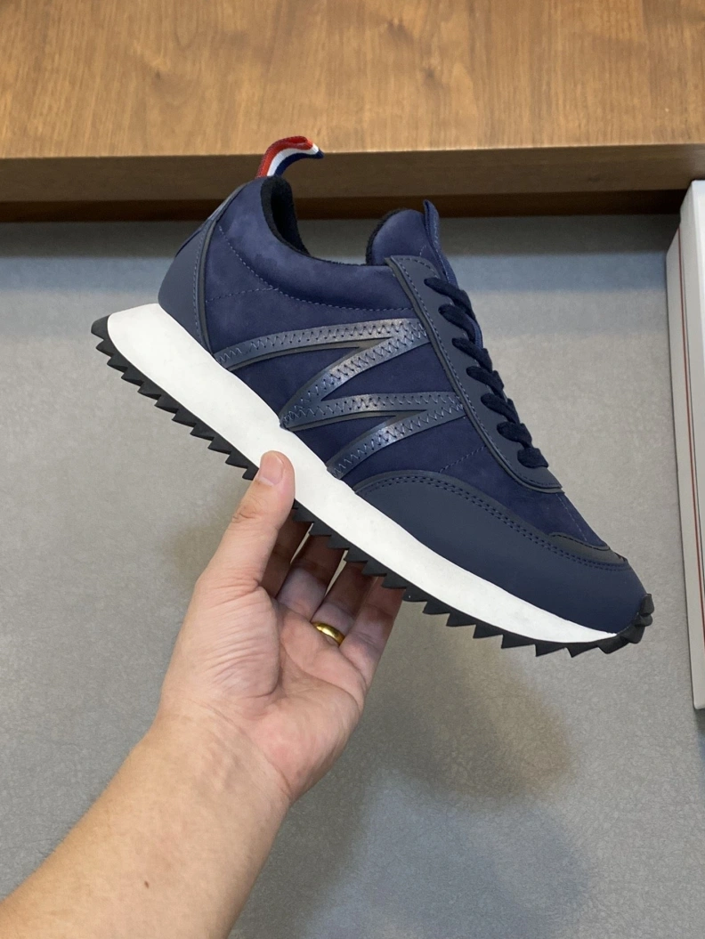 Minimalist Mxnclxr Sneakers 197258