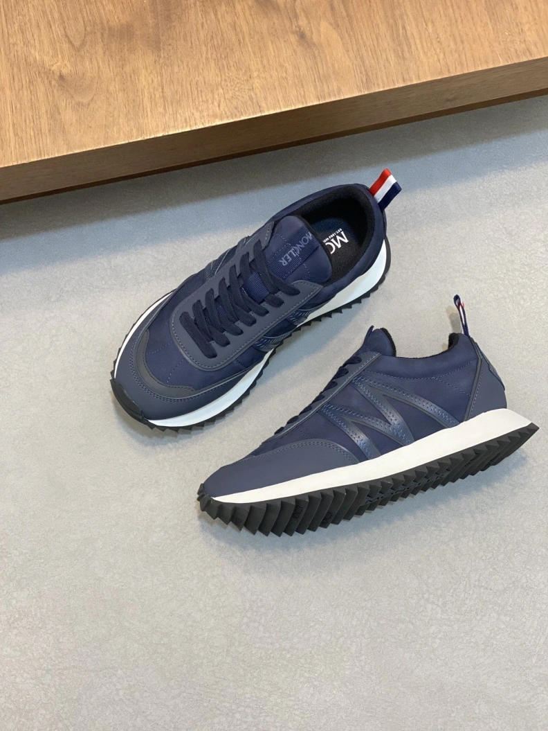 Minimalist Mxnclxr Sneakers 197258