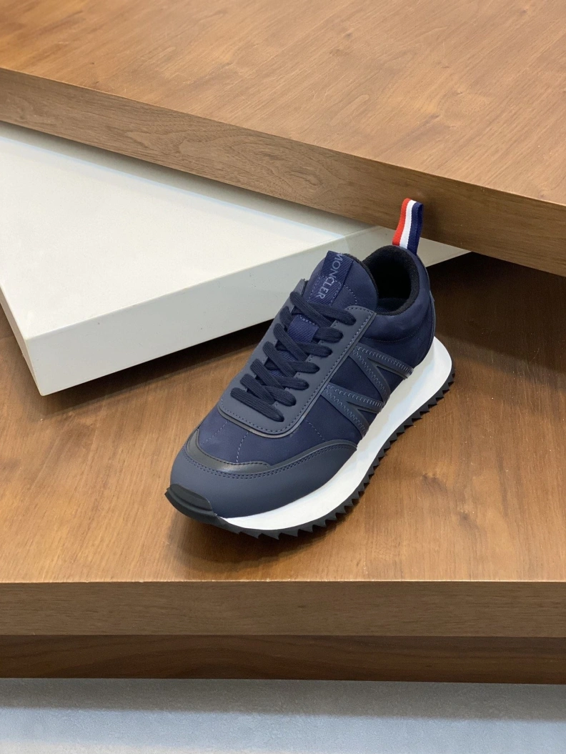 Minimalist Mxnclxr Sneakers 197258