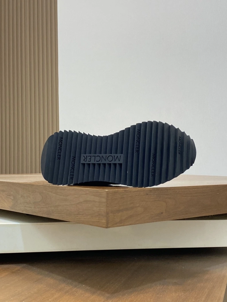 Minimalist Mxnclxr Sneakers 197258