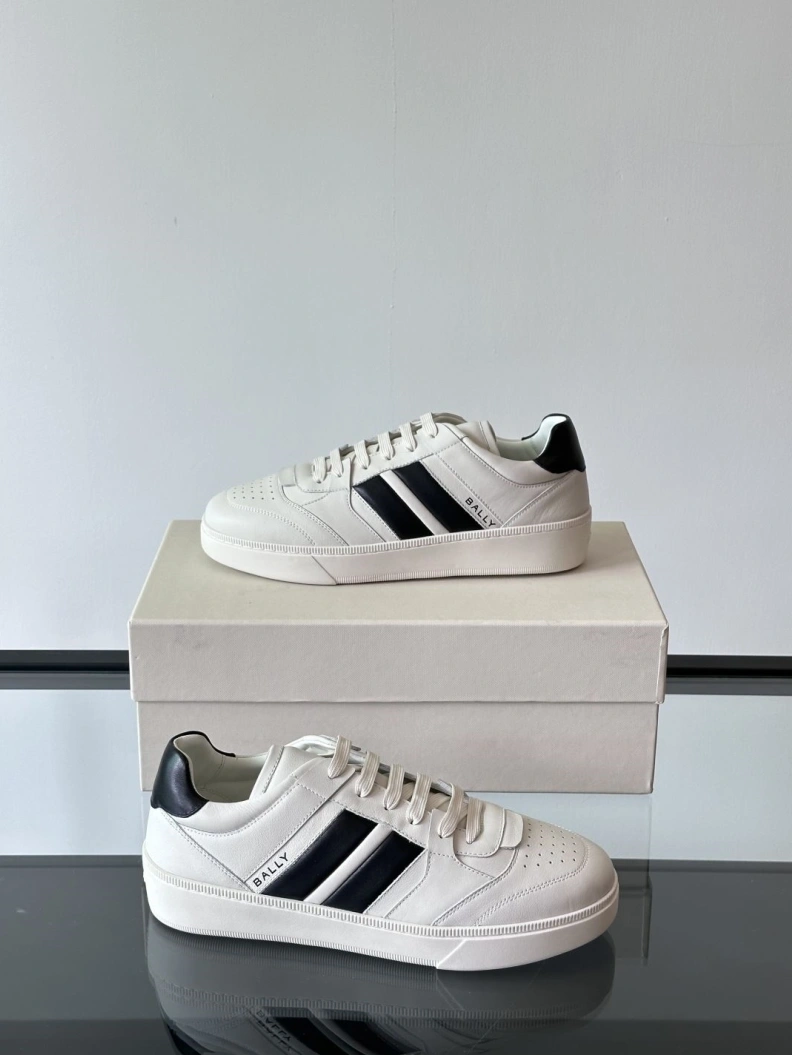 Versatile Othxr Sneakers 210378