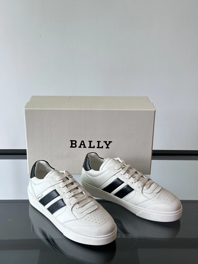 Versatile Othxr Sneakers 210378