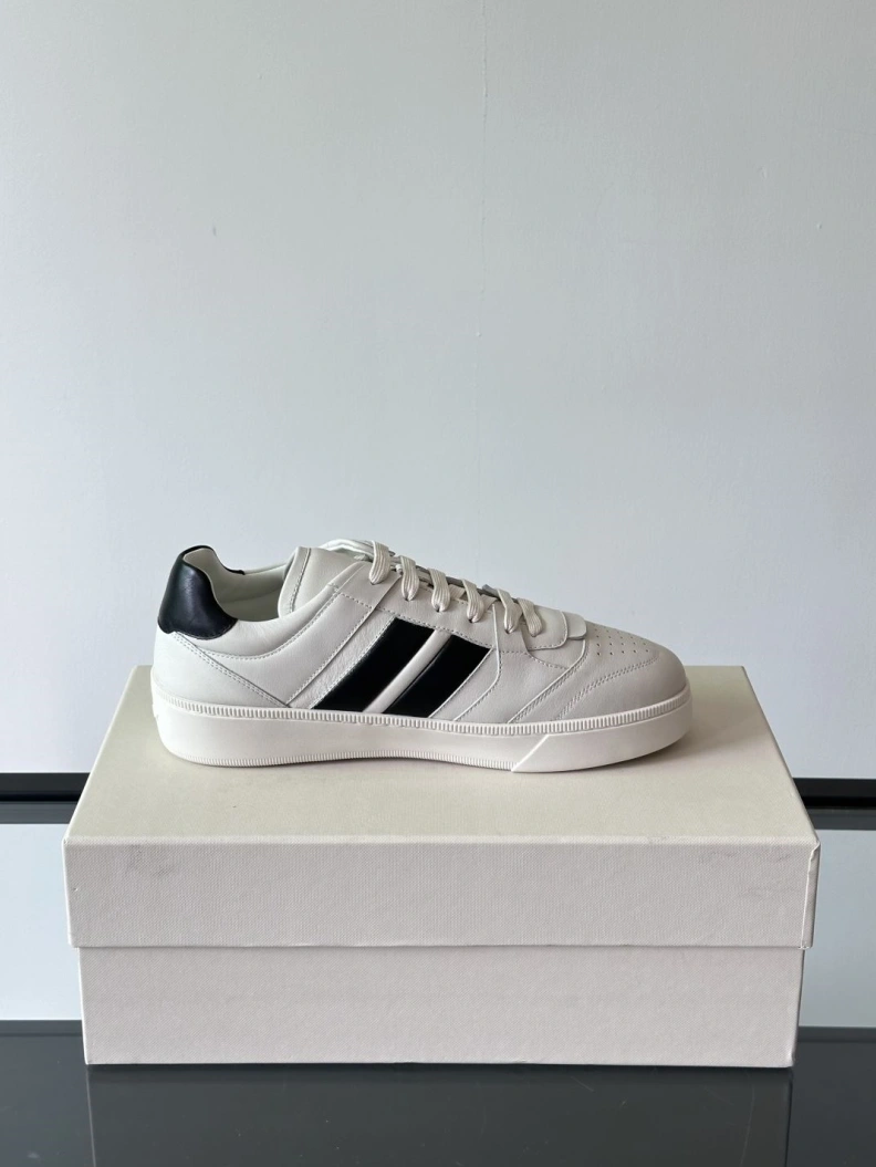 Versatile Othxr Sneakers 210378
