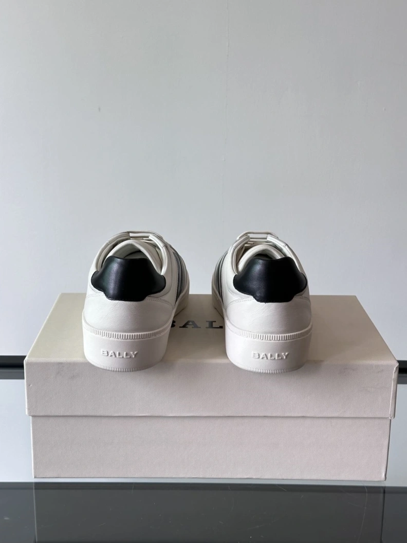 Versatile Othxr Sneakers 210378