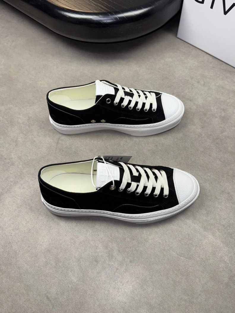 Soft Gxvxnchy Sneakers 152163