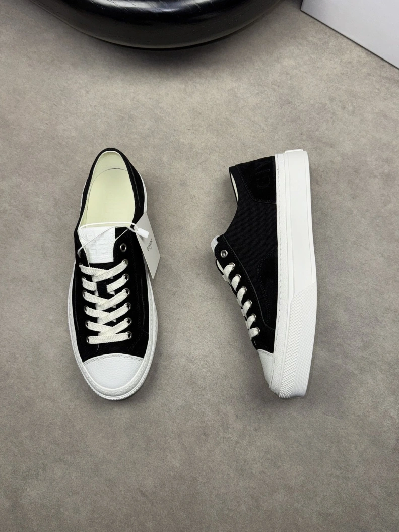 Soft Gxvxnchy Sneakers 152163