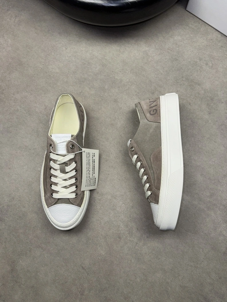 Classic Gxvxnchy Sneakers 152162