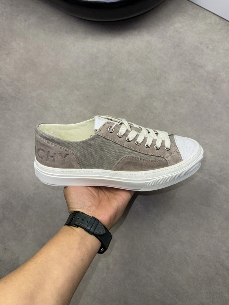 Classic Gxvxnchy Sneakers 152162