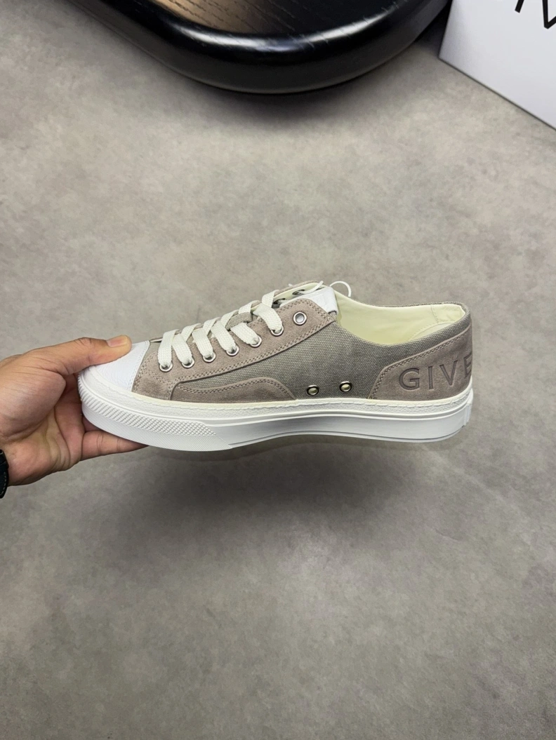 Classic Gxvxnchy Sneakers 152162