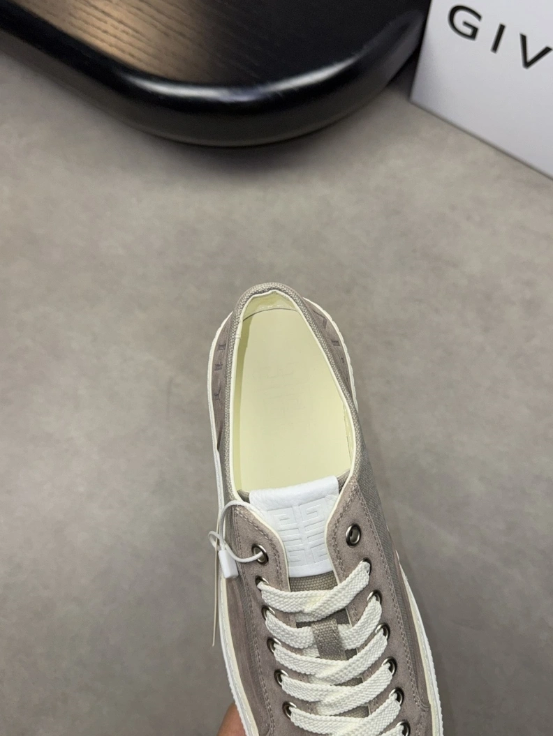 Classic Gxvxnchy Sneakers 152162