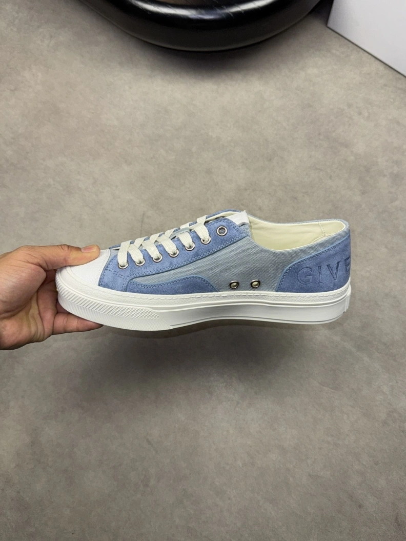 Gxvxnchy Sneakers EasyMatch 152161