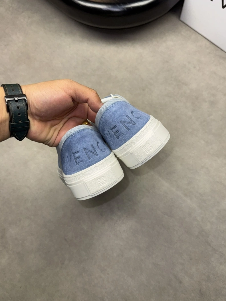 Gxvxnchy Sneakers EasyMatch 152161