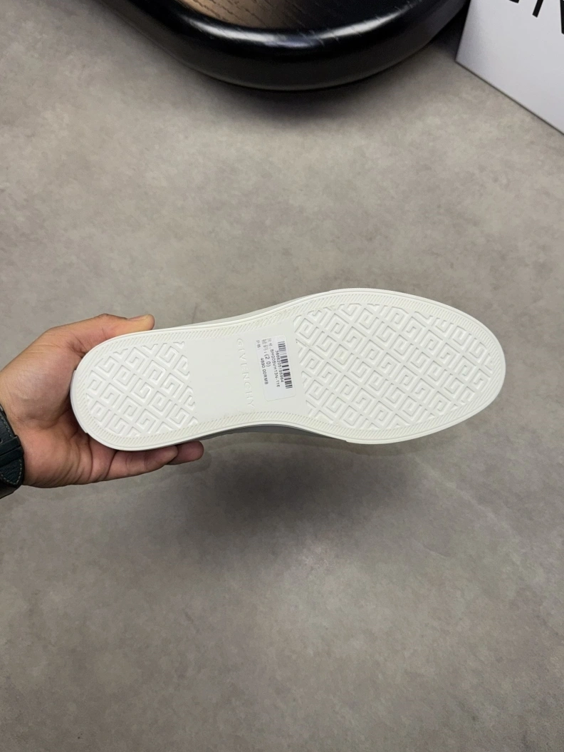 Gxvxnchy Sneakers EasyMatch 152161
