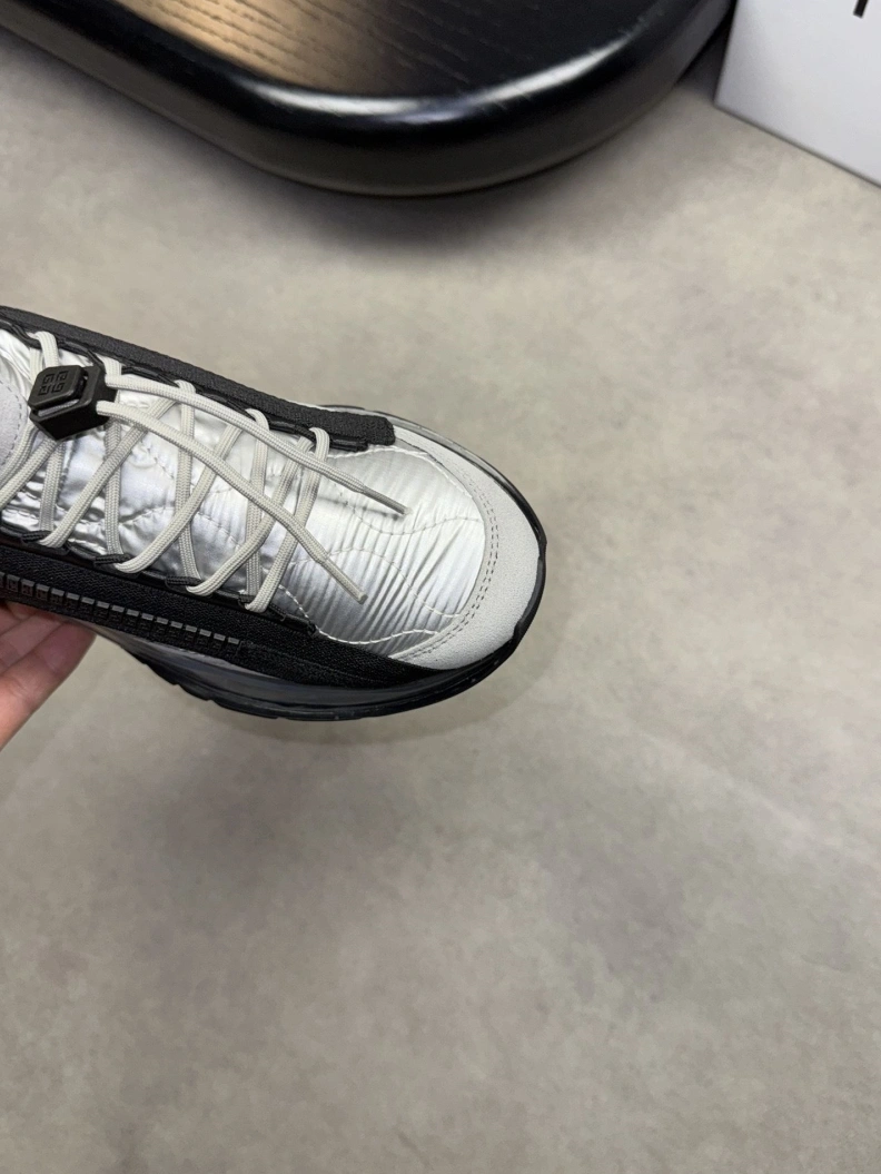 Gxvxnchy Sneakers AllSeason 152149