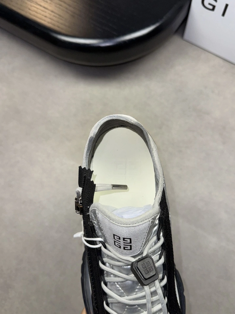 Gxvxnchy Sneakers AllSeason 152149