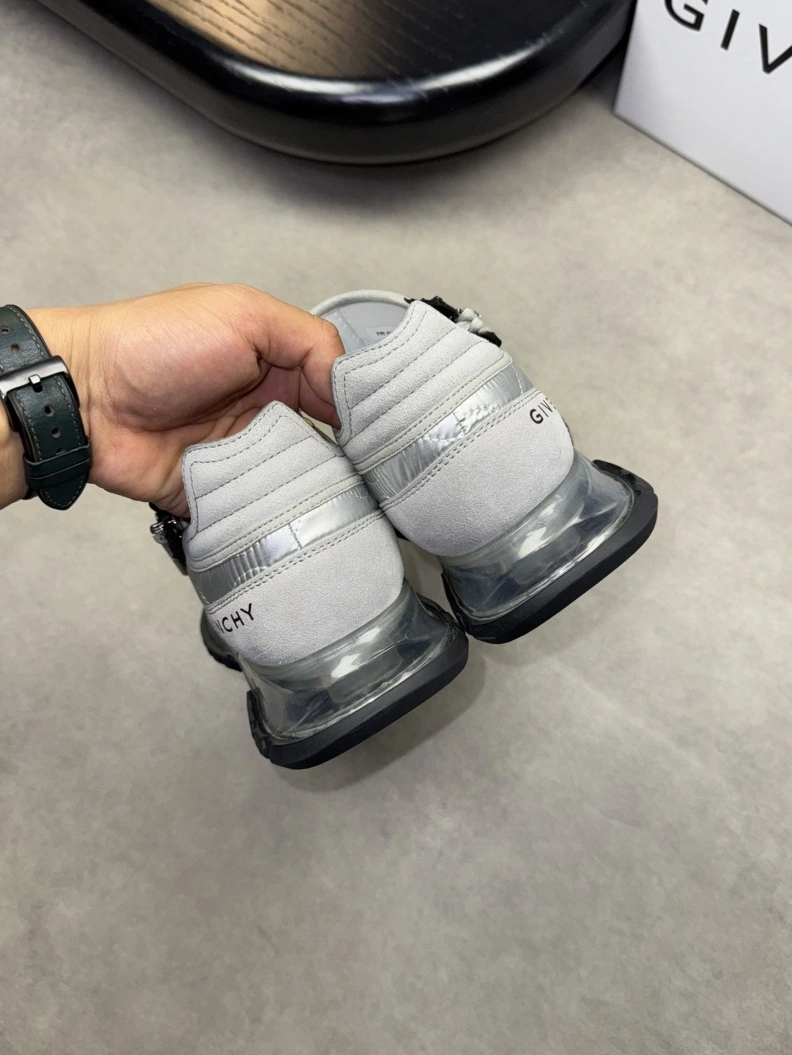 Gxvxnchy Sneakers AllSeason 152149